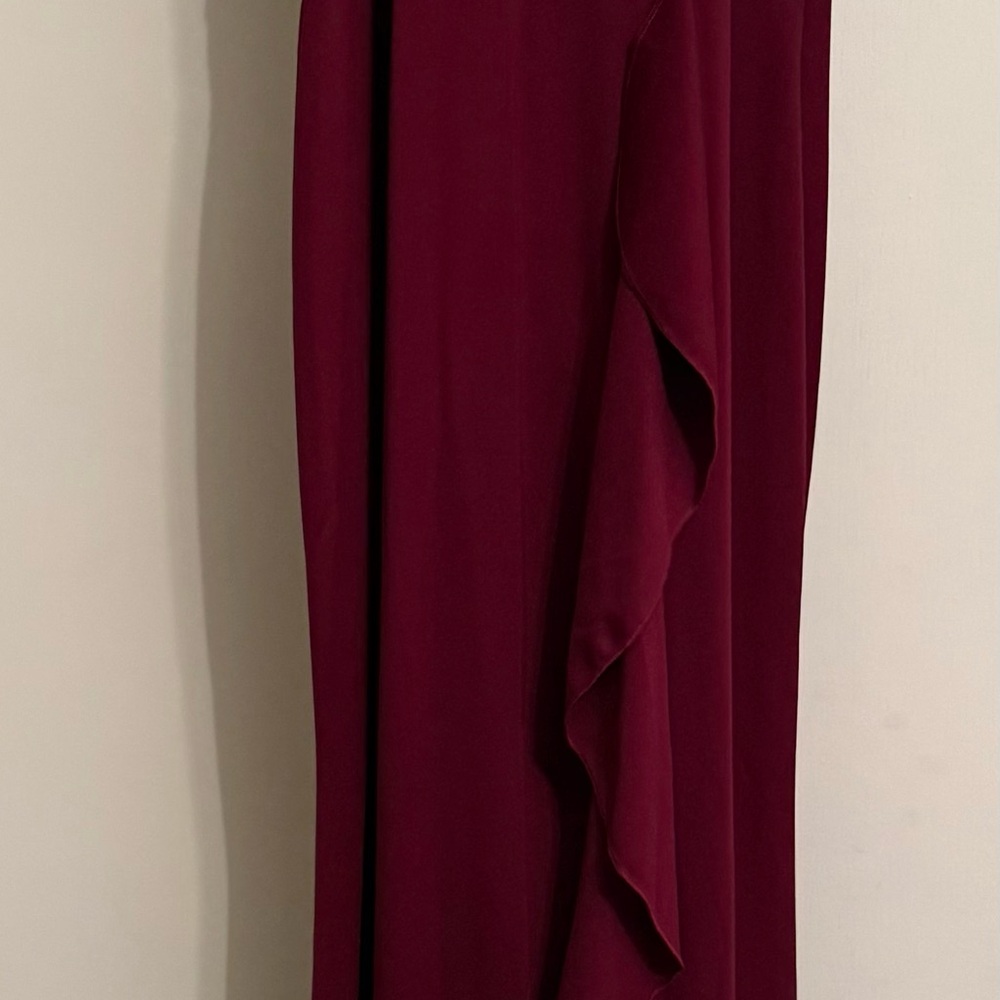 Elegant Burgundy Maxi Dress